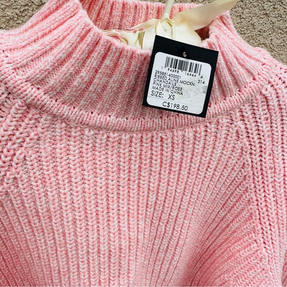 Cropped mockneck sweater - Picture 9 of 9